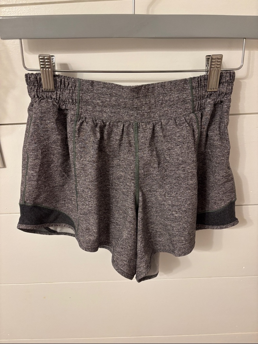 Lululemon hotty hot shorts size 6